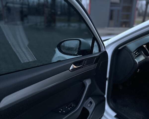 Белый Фольксваген Пассат, объемом двигателя 1.6 л и пробегом 230 тыс. км за 16000 $, фото 10 на Automoto.ua