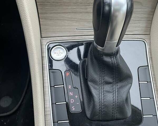 Білий Фольксваген Пассат, об'ємом двигуна 1.8 л та пробігом 181 тис. км за 14000 $, фото 11 на Automoto.ua