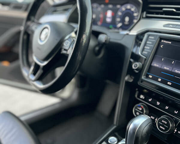 Белый Фольксваген Пассат, объемом двигателя 2 л и пробегом 320 тыс. км за 16900 $, фото 11 на Automoto.ua