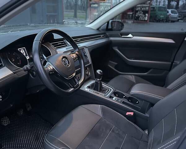 Белый Фольксваген Пассат, объемом двигателя 1.6 л и пробегом 230 тыс. км за 16000 $, фото 11 на Automoto.ua