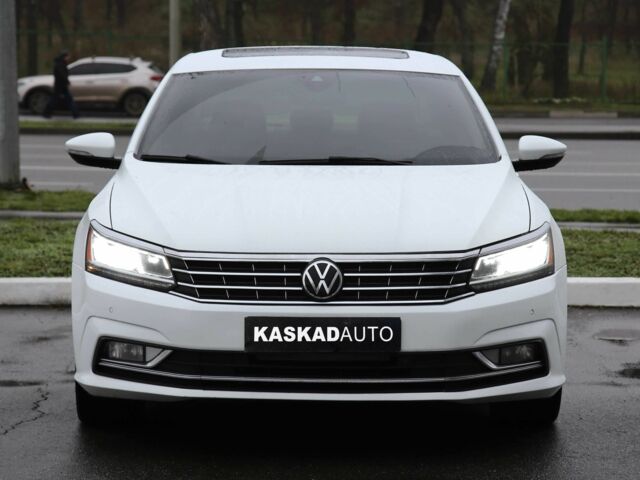 Белый Фольксваген Пассат, объемом двигателя 3.6 л и пробегом 136 тыс. км за 15500 $, фото 1 на Automoto.ua