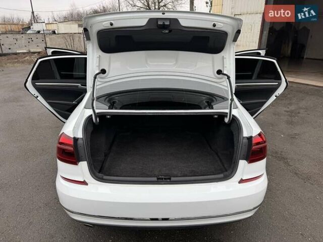 Белый Фольксваген Пассат, объемом двигателя 1.8 л и пробегом 206 тыс. км за 13800 $, фото 26 на Automoto.ua