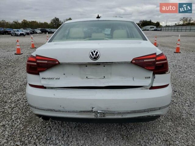 Белый Фольксваген Пассат, объемом двигателя 1.8 л и пробегом 141 тыс. км за 1800 $, фото 5 на Automoto.ua
