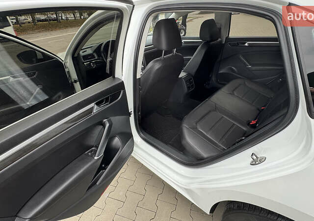 Білий Фольксваген Пассат, об'ємом двигуна 0 л та пробігом 175 тис. км за 13500 $, фото 5 на Automoto.ua