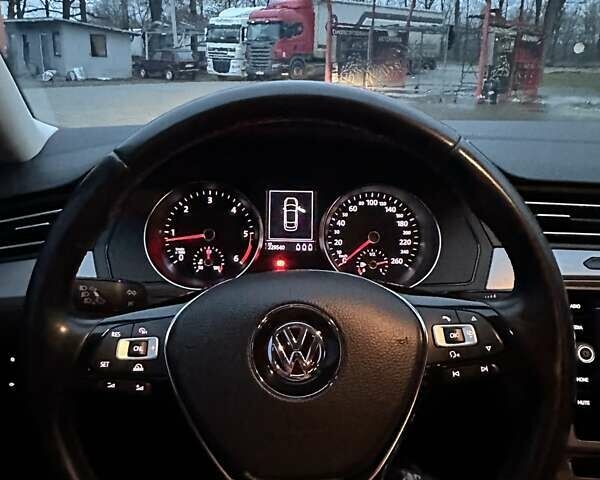 Белый Фольксваген Пассат, объемом двигателя 1.6 л и пробегом 230 тыс. км за 16000 $, фото 13 на Automoto.ua