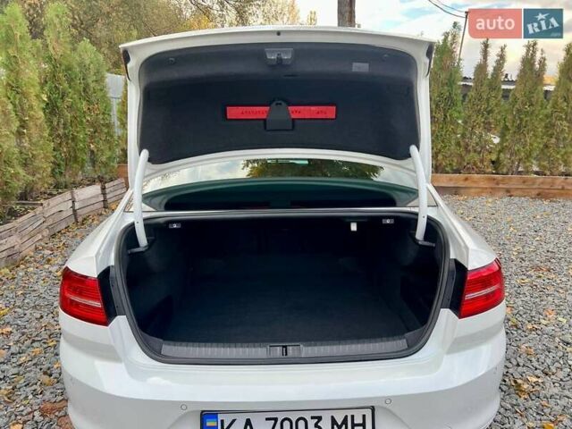 Белый Фольксваген Пассат, объемом двигателя 1.97 л и пробегом 240 тыс. км за 17900 $, фото 85 на Automoto.ua