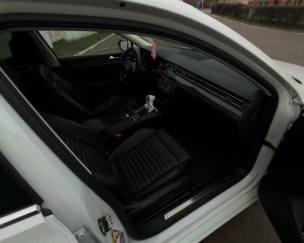 Белый Фольксваген Пассат, объемом двигателя 1.97 л и пробегом 101 тыс. км за 26000 $, фото 4 на Automoto.ua