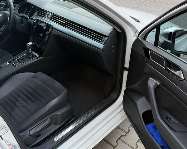 Белый Фольксваген Пассат, объемом двигателя 1.97 л и пробегом 260 тыс. км за 17750 $, фото 11 на Automoto.ua