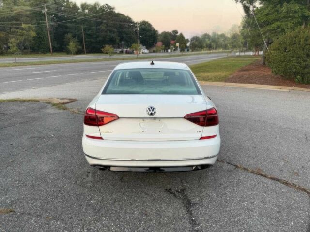 Белый Фольксваген Пассат, объемом двигателя 1.8 л и пробегом 64 тыс. км за 4600 $, фото 6 на Automoto.ua