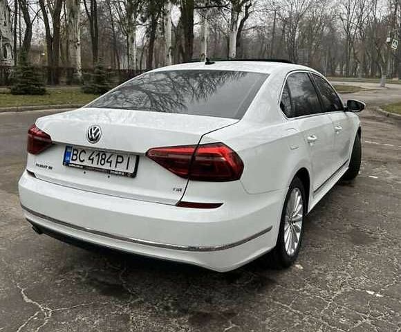 Білий Фольксваген Пассат, об'ємом двигуна 1.8 л та пробігом 132 тис. км за 10000 $, фото 5 на Automoto.ua