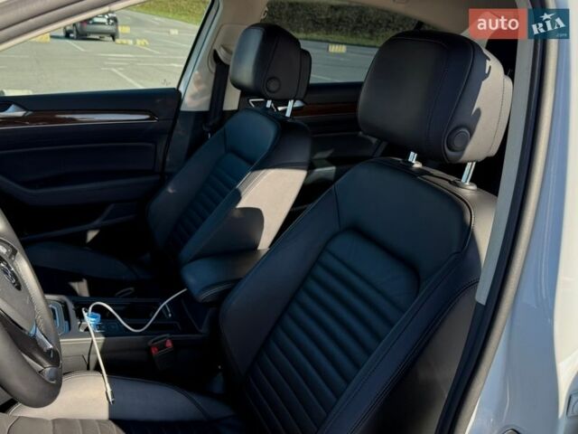 Белый Фольксваген Пассат, объемом двигателя 1.97 л и пробегом 150 тыс. км за 23500 $, фото 17 на Automoto.ua