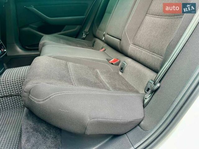 Белый Фольксваген Пассат, объемом двигателя 1.97 л и пробегом 240 тыс. км за 17900 $, фото 64 на Automoto.ua