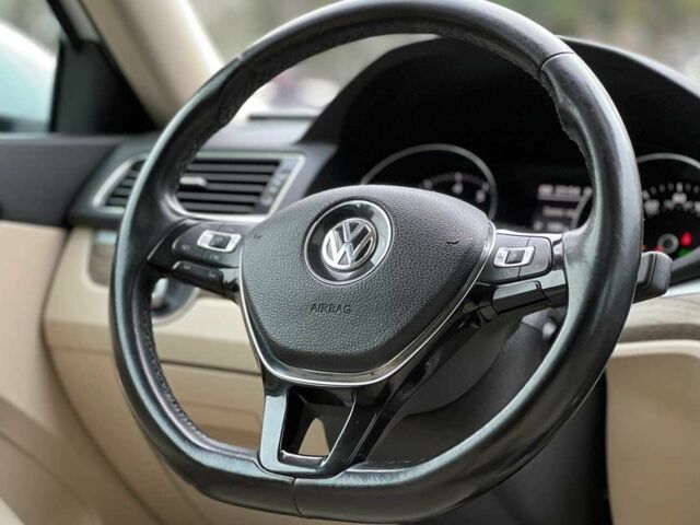 Білий Фольксваген Пассат, об'ємом двигуна 2 л та пробігом 115 тис. км за 12500 $, фото 21 на Automoto.ua