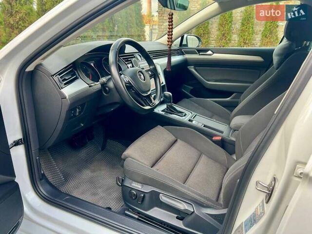 Белый Фольксваген Пассат, объемом двигателя 1.97 л и пробегом 240 тыс. км за 17900 $, фото 40 на Automoto.ua