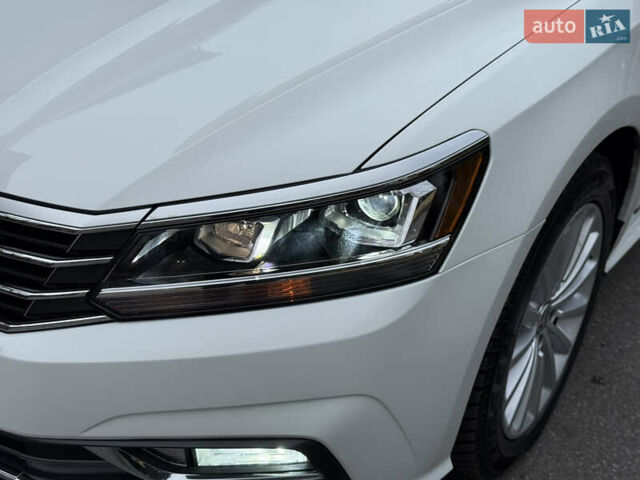 Белый Фольксваген Пассат, объемом двигателя 1.8 л и пробегом 57 тыс. км за 11299 $, фото 14 на Automoto.ua