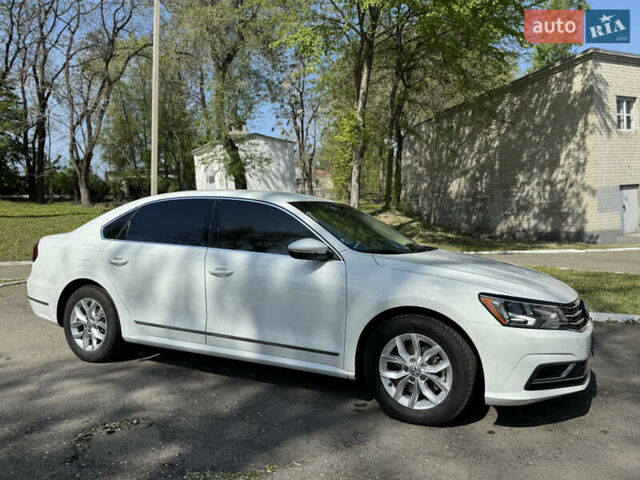 Белый Фольксваген Пассат, объемом двигателя 1.8 л и пробегом 78 тыс. км за 13800 $, фото 11 на Automoto.ua