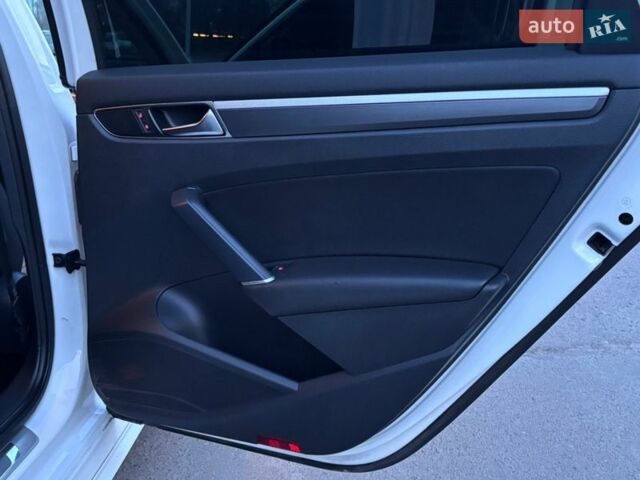 Білий Фольксваген Пассат, об'ємом двигуна 1.8 л та пробігом 219 тис. км за 13700 $, фото 26 на Automoto.ua