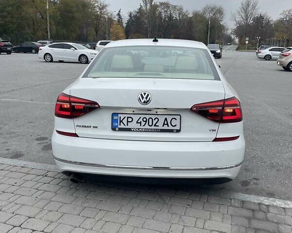 Білий Фольксваген Пассат, об'ємом двигуна 1.8 л та пробігом 181 тис. км за 14000 $, фото 7 на Automoto.ua