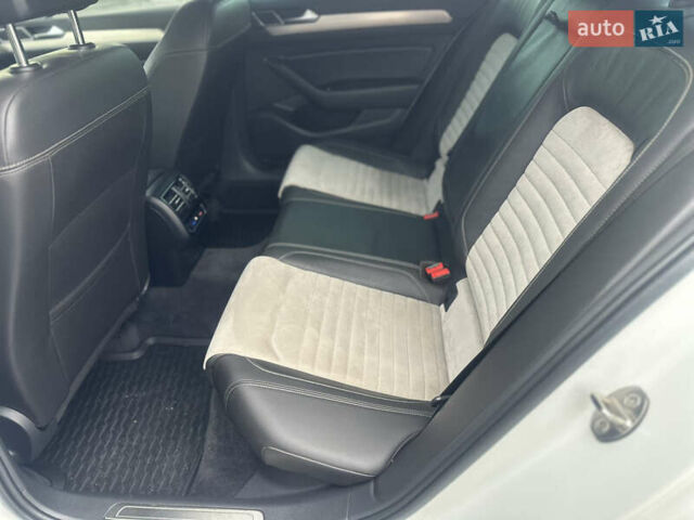 Белый Фольксваген Пассат, объемом двигателя 1.97 л и пробегом 178 тыс. км за 18900 $, фото 9 на Automoto.ua