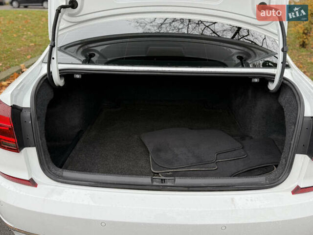 Белый Фольксваген Пассат, объемом двигателя 1.8 л и пробегом 150 тыс. км за 14600 $, фото 34 на Automoto.ua