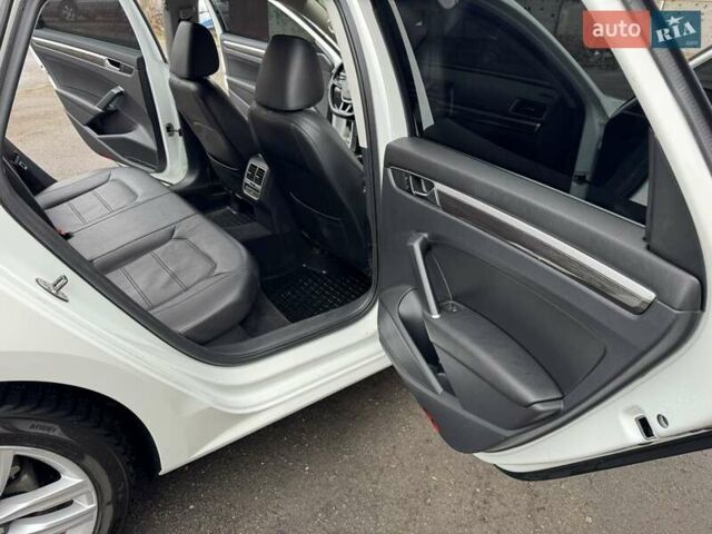 Белый Фольксваген Пассат, объемом двигателя 1.8 л и пробегом 206 тыс. км за 13800 $, фото 20 на Automoto.ua