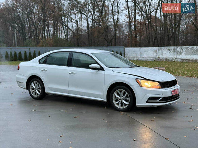 Белый Фольксваген Пассат, объемом двигателя 2 л и пробегом 273 тыс. км за 8300 $, фото 5 на Automoto.ua