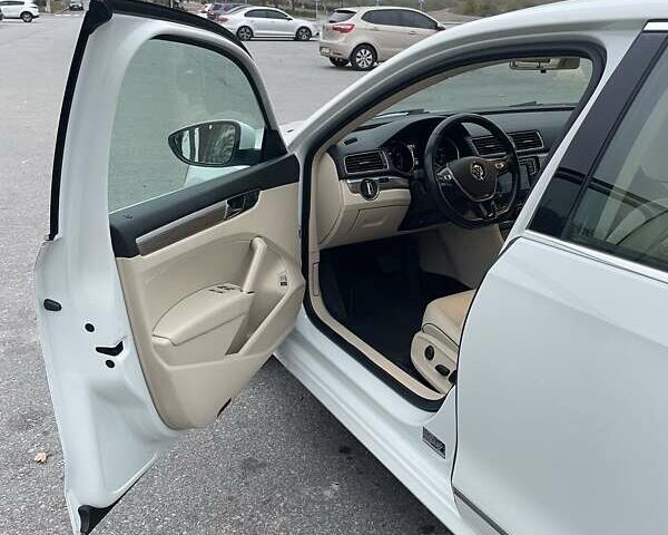 Білий Фольксваген Пассат, об'ємом двигуна 1.8 л та пробігом 181 тис. км за 14000 $, фото 1 на Automoto.ua