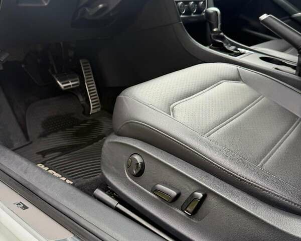 Белый Фольксваген Пассат, объемом двигателя 1.98 л и пробегом 140 тыс. км за 15600 $, фото 13 на Automoto.ua