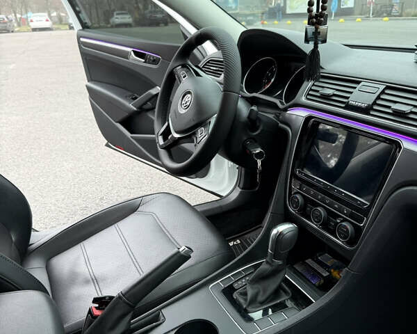 Білий Фольксваген Пассат, об'ємом двигуна 1.98 л та пробігом 135 тис. км за 16000 $, фото 11 на Automoto.ua