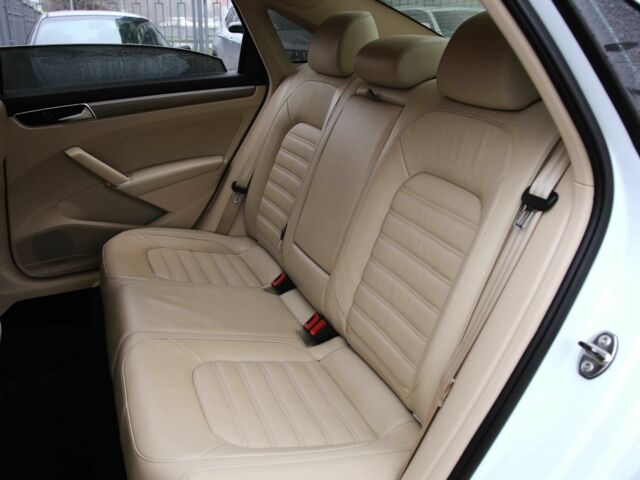 Белый Фольксваген Пассат, объемом двигателя 3.6 л и пробегом 136 тыс. км за 15500 $, фото 7 на Automoto.ua