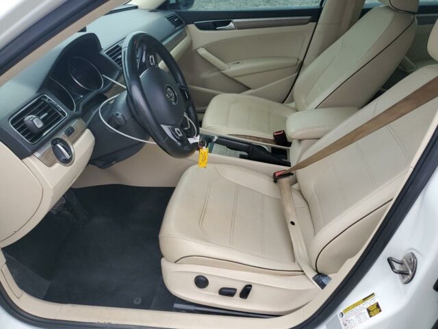 Белый Фольксваген Пассат, объемом двигателя 1.8 л и пробегом 207 тыс. км за 9100 $, фото 6 на Automoto.ua