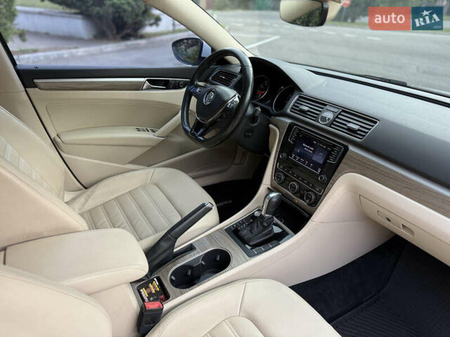 Білий Фольксваген Пассат, об'ємом двигуна 3.6 л та пробігом 136 тис. км за 17500 $, фото 12 на Automoto.ua