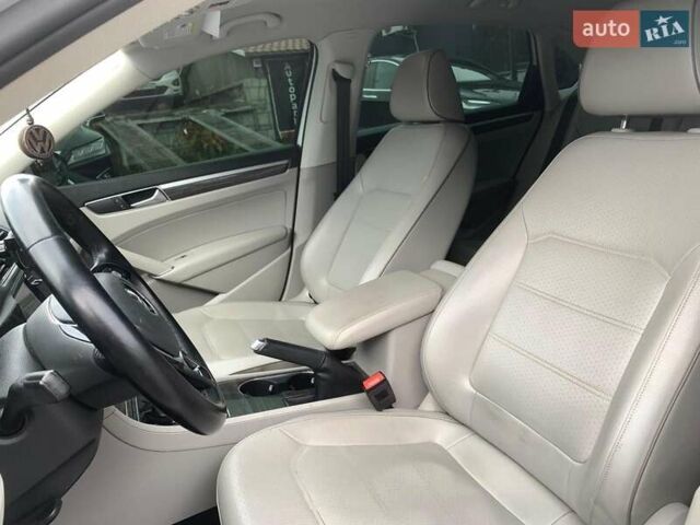 Білий Фольксваген Пассат, об'ємом двигуна 2 л та пробігом 152 тис. км за 16690 $, фото 24 на Automoto.ua