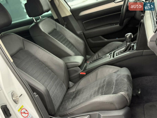 Белый Фольксваген Пассат, объемом двигателя 2 л и пробегом 198 тыс. км за 18950 $, фото 81 на Automoto.ua