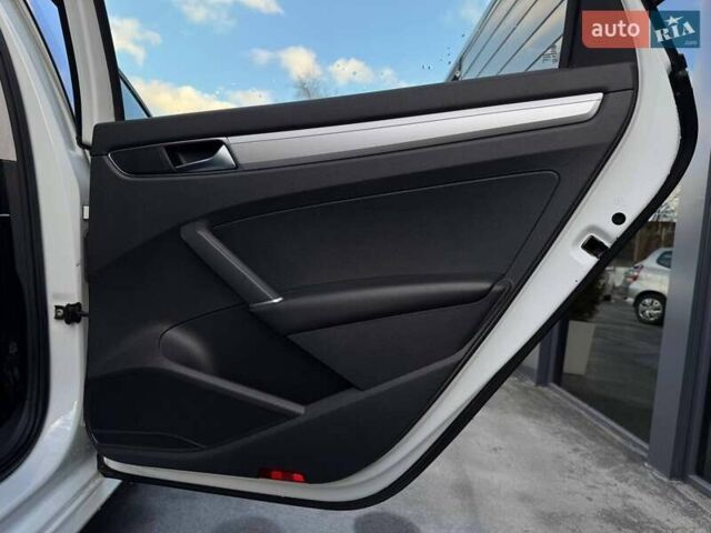 Белый Фольксваген Пассат, объемом двигателя 2 л и пробегом 90 тыс. км за 12800 $, фото 63 на Automoto.ua