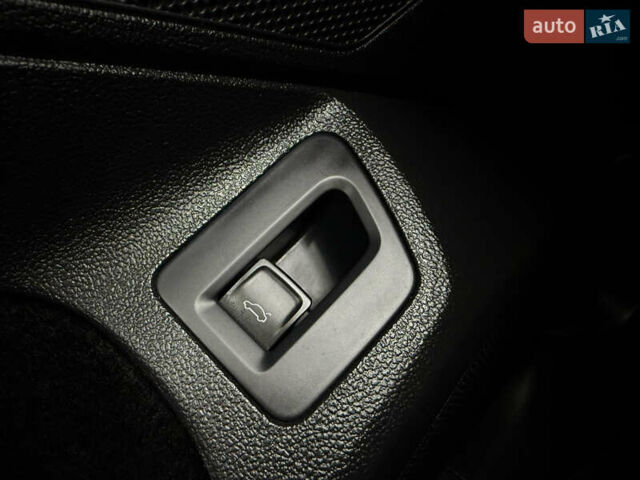 Белый Фольксваген Пассат, объемом двигателя 2 л и пробегом 198 тыс. км за 18950 $, фото 112 на Automoto.ua