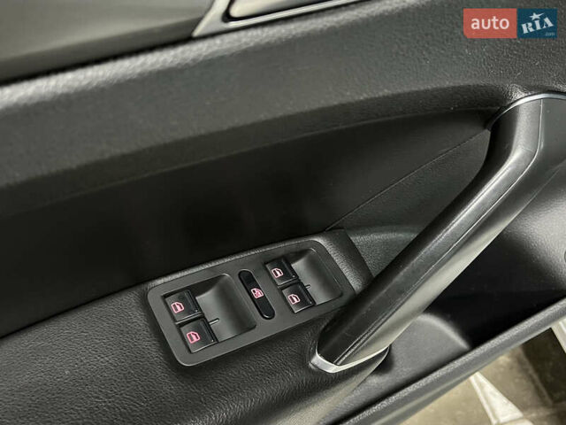 Білий Фольксваген Пассат, об'ємом двигуна 1.98 л та пробігом 143 тис. км за 13800 $, фото 18 на Automoto.ua