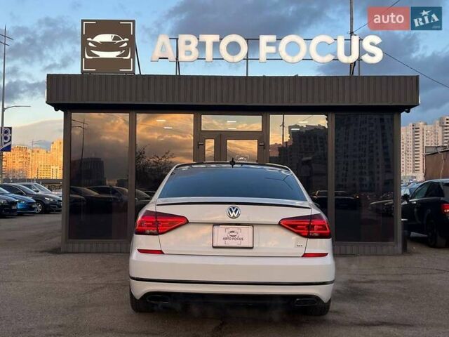 Білий Фольксваген Пассат, об'ємом двигуна 3.6 л та пробігом 72 тис. км за 17490 $, фото 5 на Automoto.ua