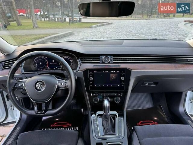 Білий Фольксваген Пассат, об'ємом двигуна 1.8 л та пробігом 170 тис. км за 17500 $, фото 12 на Automoto.ua