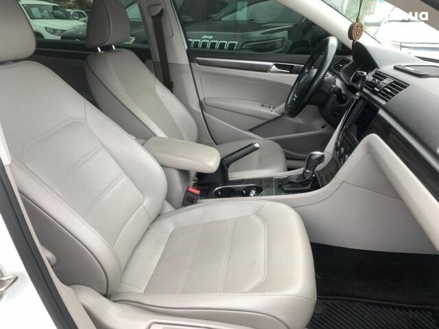 Білий Фольксваген Пассат, об'ємом двигуна 2 л та пробігом 152 тис. км за 16490 $, фото 30 на Automoto.ua