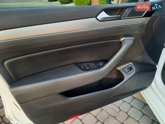 Белый Фольксваген Пассат, объемом двигателя 2 л и пробегом 199 тыс. км за 21999 $, фото 81 на Automoto.ua