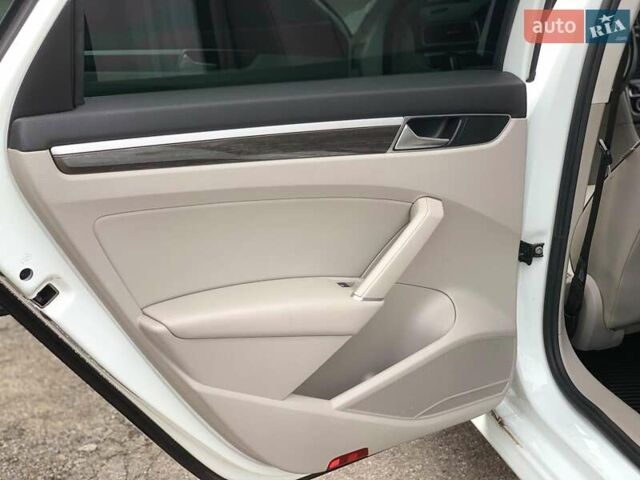 Білий Фольксваген Пассат, об'ємом двигуна 2 л та пробігом 152 тис. км за 16690 $, фото 17 на Automoto.ua