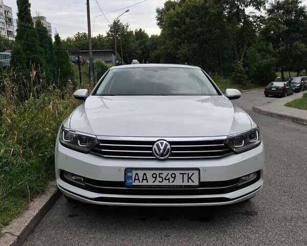 Белый Фольксваген Пассат, объемом двигателя 1.8 л и пробегом 82 тыс. км за 21700 $, фото 6 на Automoto.ua