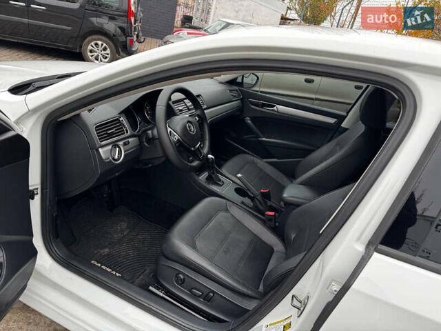 Белый Фольксваген Пассат, объемом двигателя 2 л и пробегом 70 тыс. км за 11999 $, фото 6 на Automoto.ua