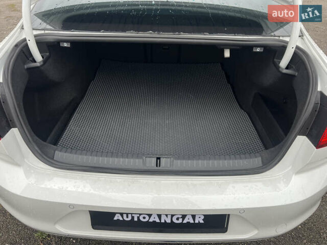 Белый Фольксваген Пассат, объемом двигателя 2 л и пробегом 120 тыс. км за 22000 $, фото 22 на Automoto.ua