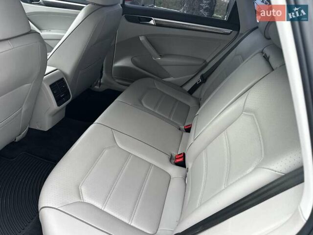 Белый Фольксваген Пассат, объемом двигателя 1.98 л и пробегом 70 тыс. км за 13500 $, фото 7 на Automoto.ua