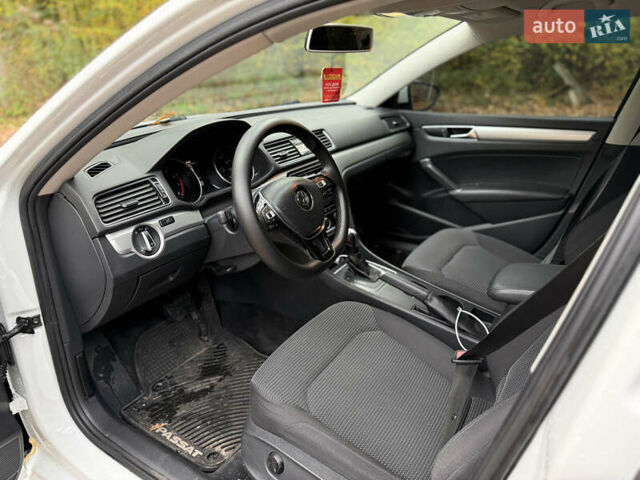 Фольксваген Пассат 2018 в Киеве на Automoto.ua Белый Фольксваген Пассат, объемом двигателя 2 л и пробегом 170 тыс. км за 12980 $, фото 6 на Automoto.ua