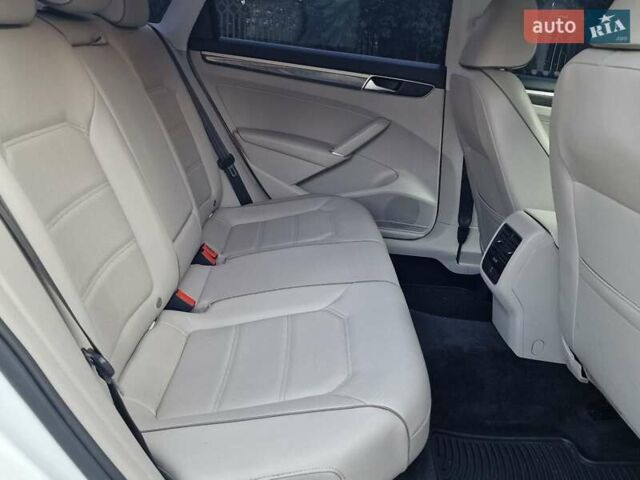 Белый Фольксваген Пассат, объемом двигателя 1.98 л и пробегом 70 тыс. км за 13499 $, фото 19 на Automoto.ua