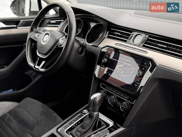 Белый Фольксваген Пассат, объемом двигателя 2 л и пробегом 198 тыс. км за 18950 $, фото 84 на Automoto.ua