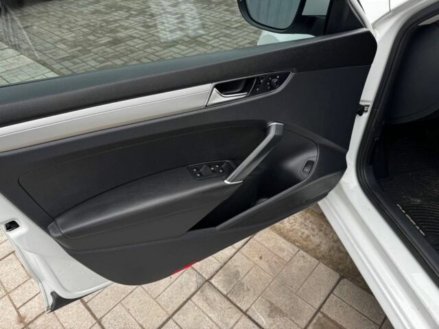 Белый Фольксваген Пассат, объемом двигателя 2 л и пробегом 70 тыс. км за 10999 $, фото 8 на Automoto.ua